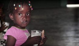 Criança assistida pela Nations Help em Cité Soleil, Haiti.